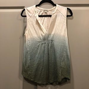 🍀 EUC Lucky Brand Beige/Green Top 🍀